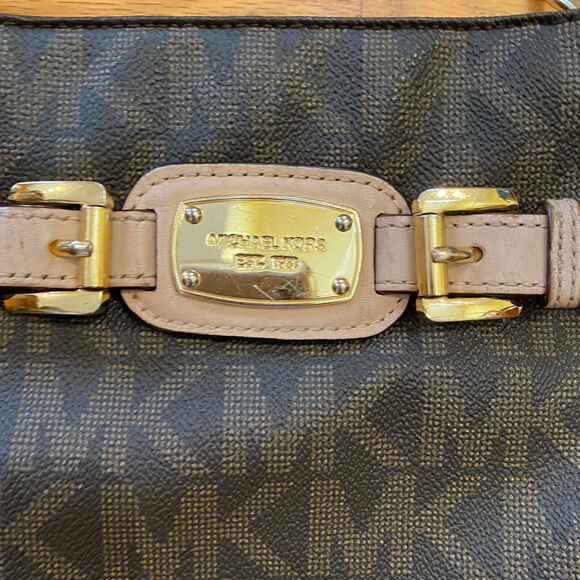 MK Michael Kors Hamilton Large Crossbody Brown PVC 35F2GHMC3B Logo Chain Buckle - Picture 3 of 13